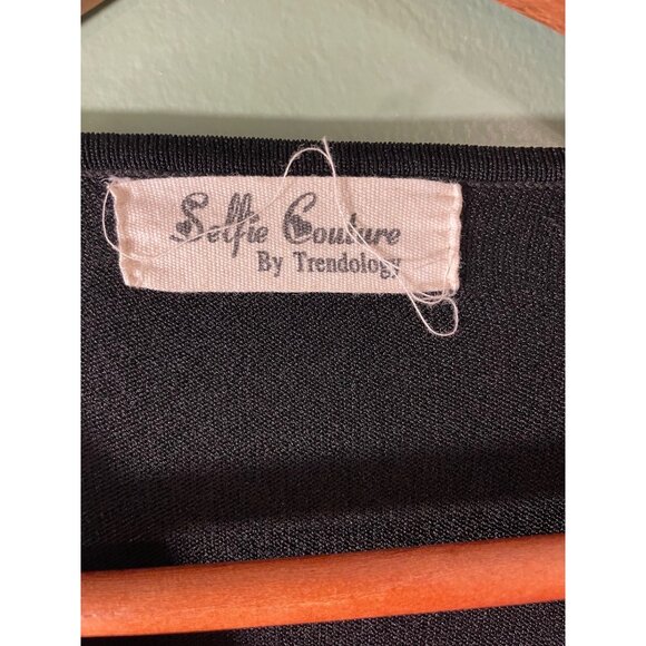 Selfie Couture Black Short Sleeve V-Neck Dress White Trim Pleated Hem Sz M - Picture 4 of 9